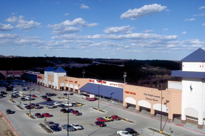 tanger-resilient-retail-real-estate-play-nyseskt-2, 4219055,